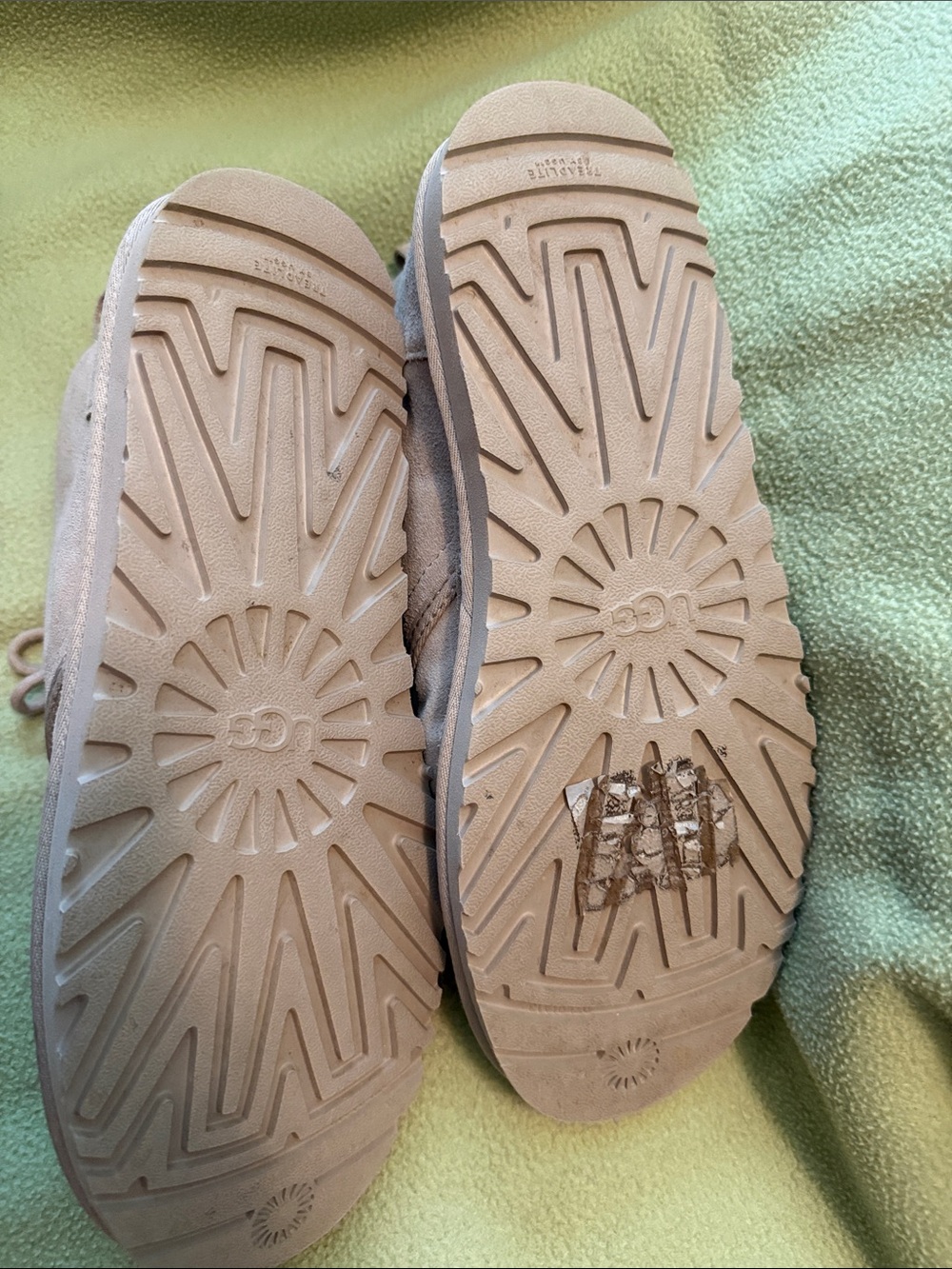 UGG Men’s Chukka Boots in Light Taupe Suede - Picture 2 of 4